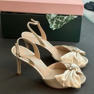 NIB Kate Spade ivory satin evening bridal ankle strap heels